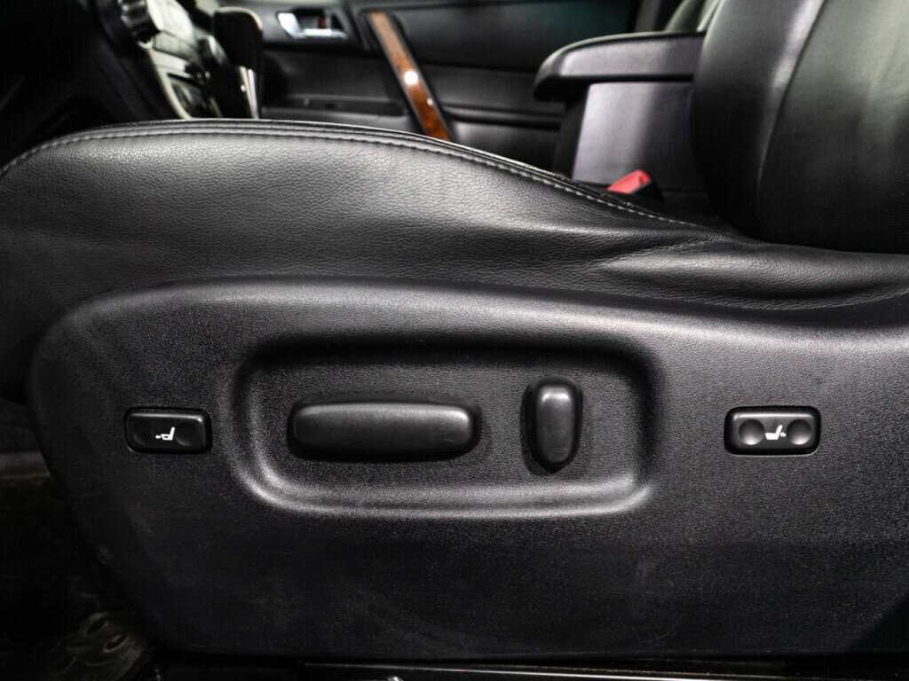 Toyota Highlander с пробегом — 2012 год. Фото: #15