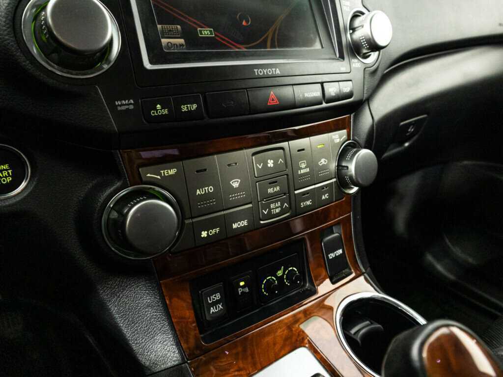 Toyota Highlander с пробегом — 2012 год. Фото: #17