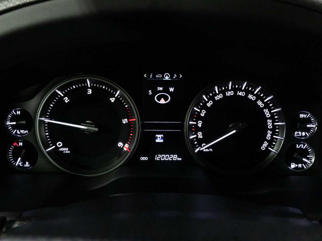 Toyota Land Cruiser с пробегом — 2016 год. Фото: #11