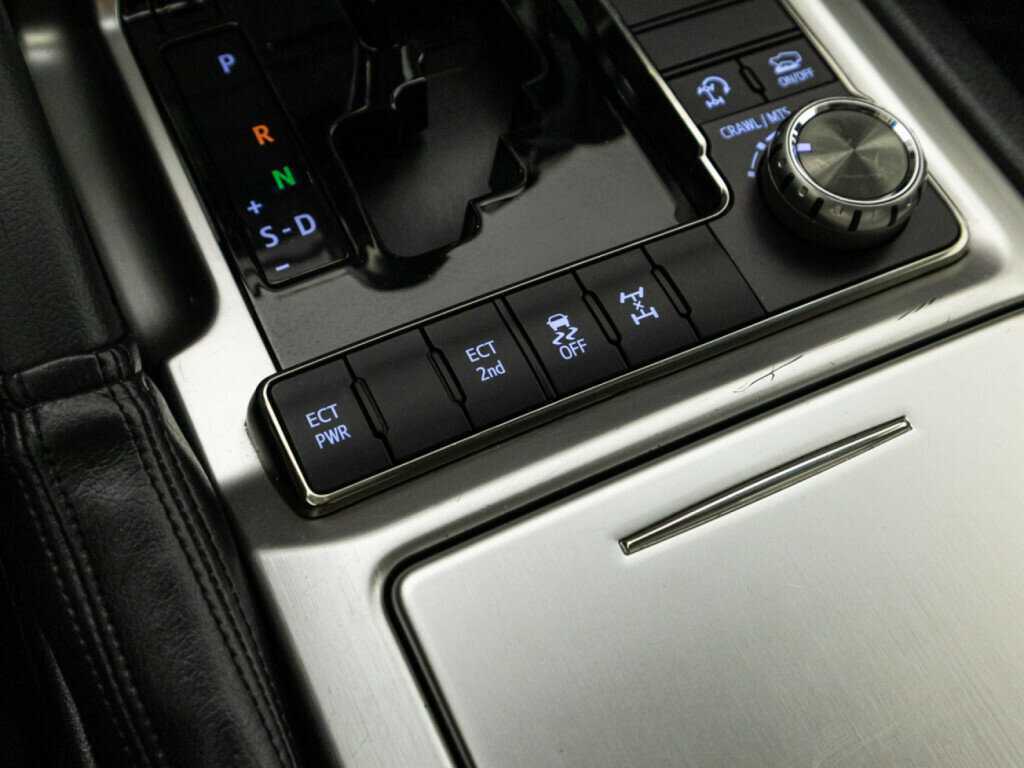 Toyota Land Cruiser с пробегом — 2016 год. Фото: #18