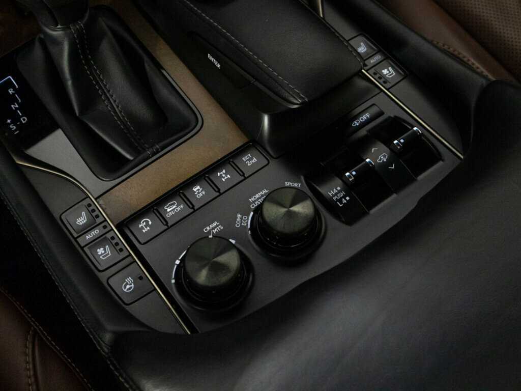 Lexus LX с пробегом — 2018 год. Фото: #18