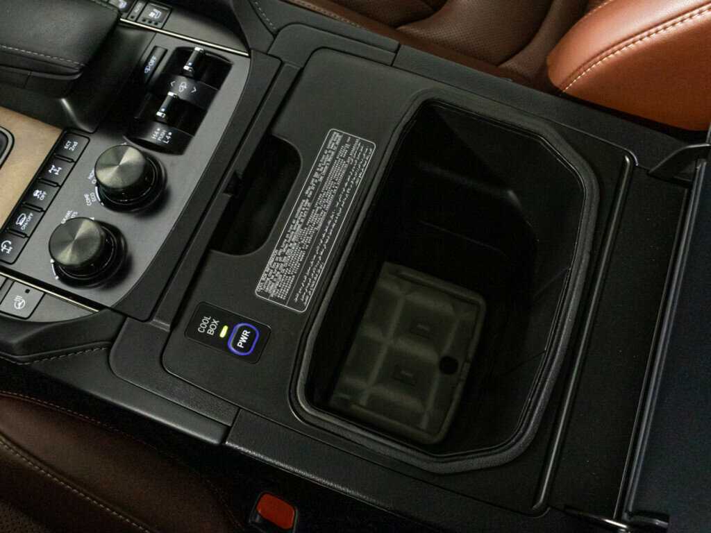 Lexus LX с пробегом — 2018 год. Фото: #19