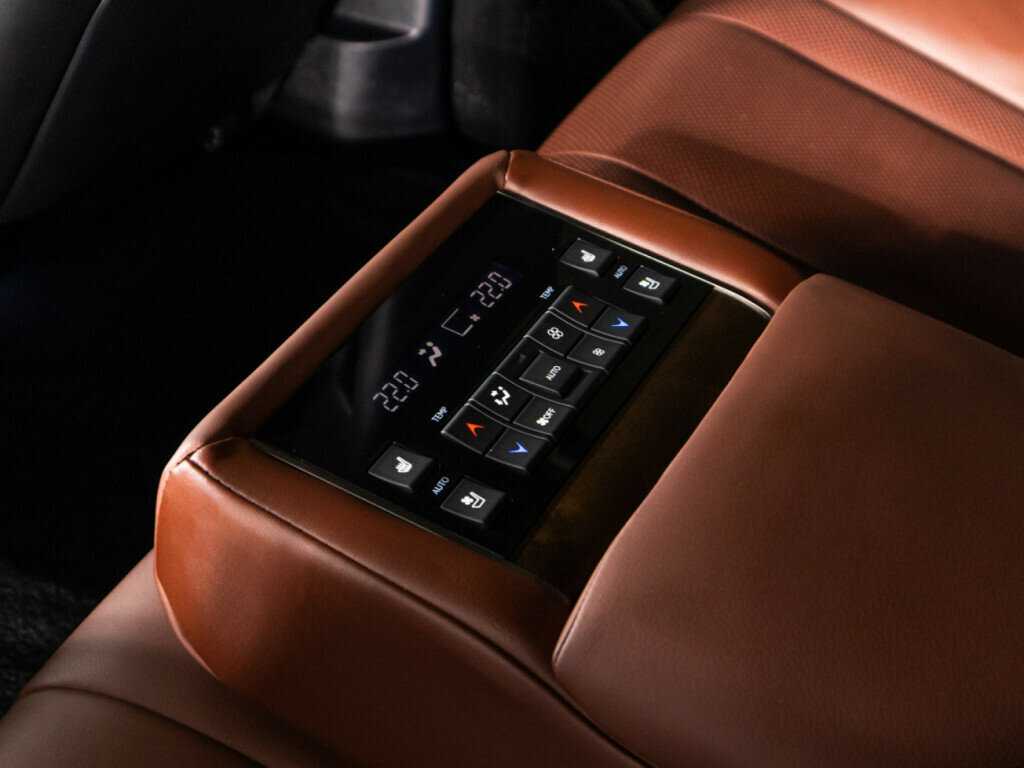 Lexus LX с пробегом — 2018 год. Фото: #23