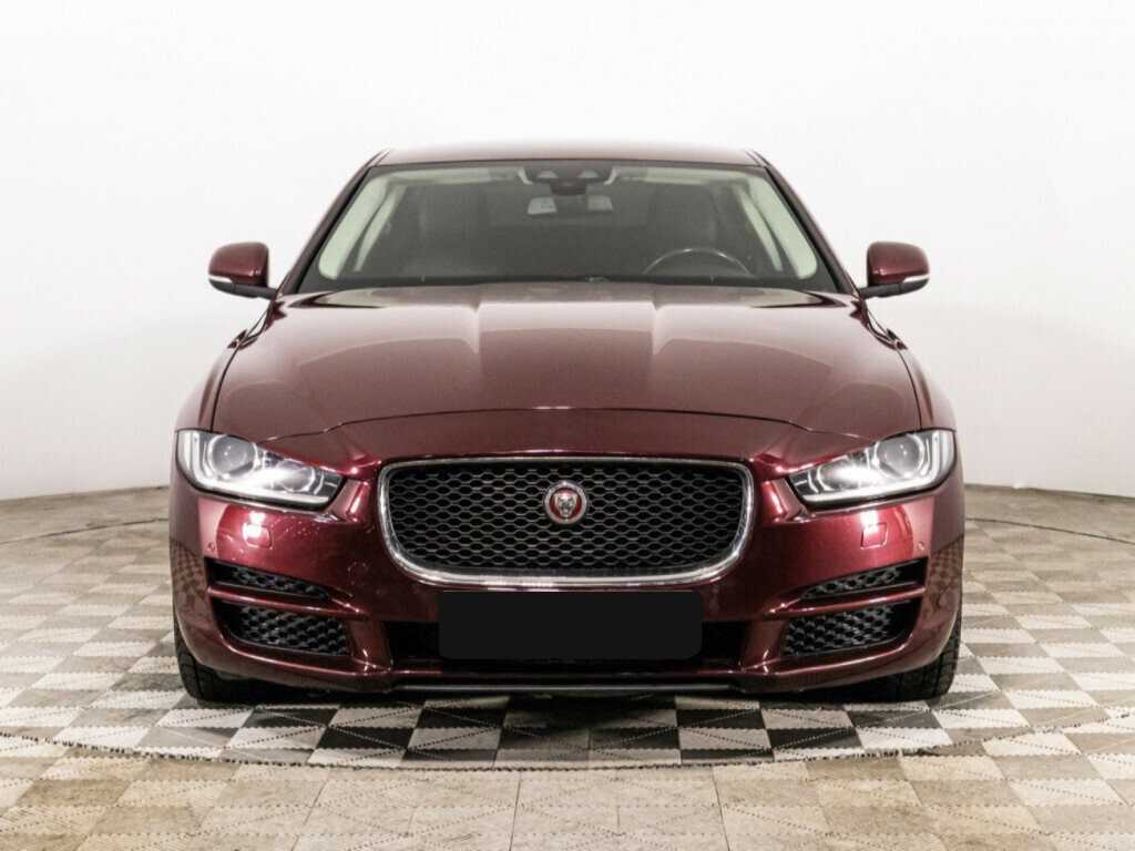 Jaguar XE с пробегом — 2017 год. Фото: #1