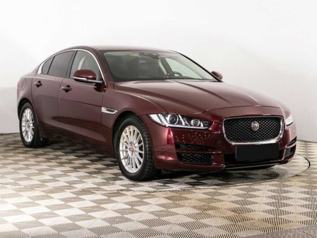 Jaguar XE с пробегом — 2017 год. Фото: #2