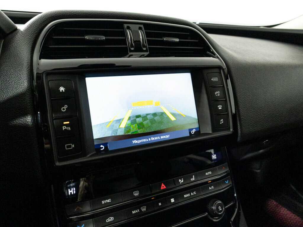 Jaguar XE с пробегом — 2017 год. Фото: #14