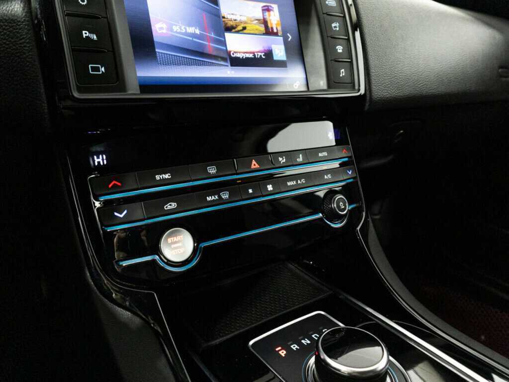 Jaguar XE с пробегом — 2017 год. Фото: #15