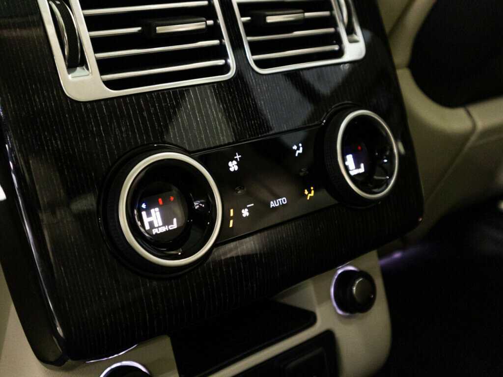 Land Rover Range Rover с пробегом — 2019 год. Фото: #24