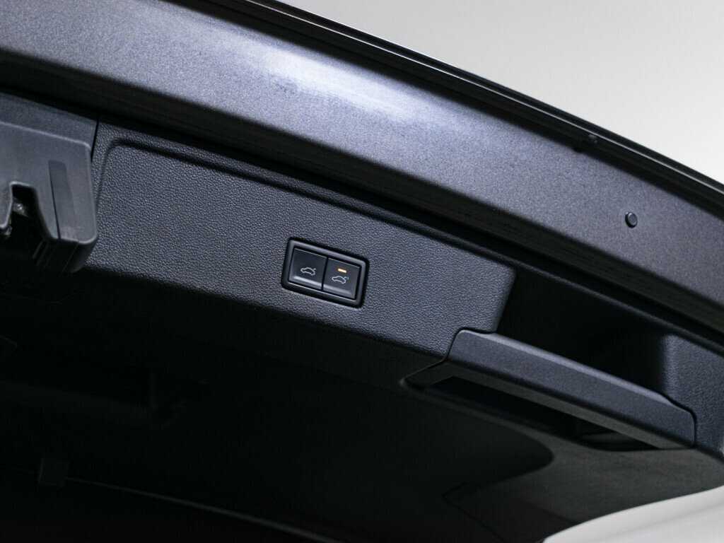 Volkswagen Touareg с пробегом — 2019 год. Фото: #9