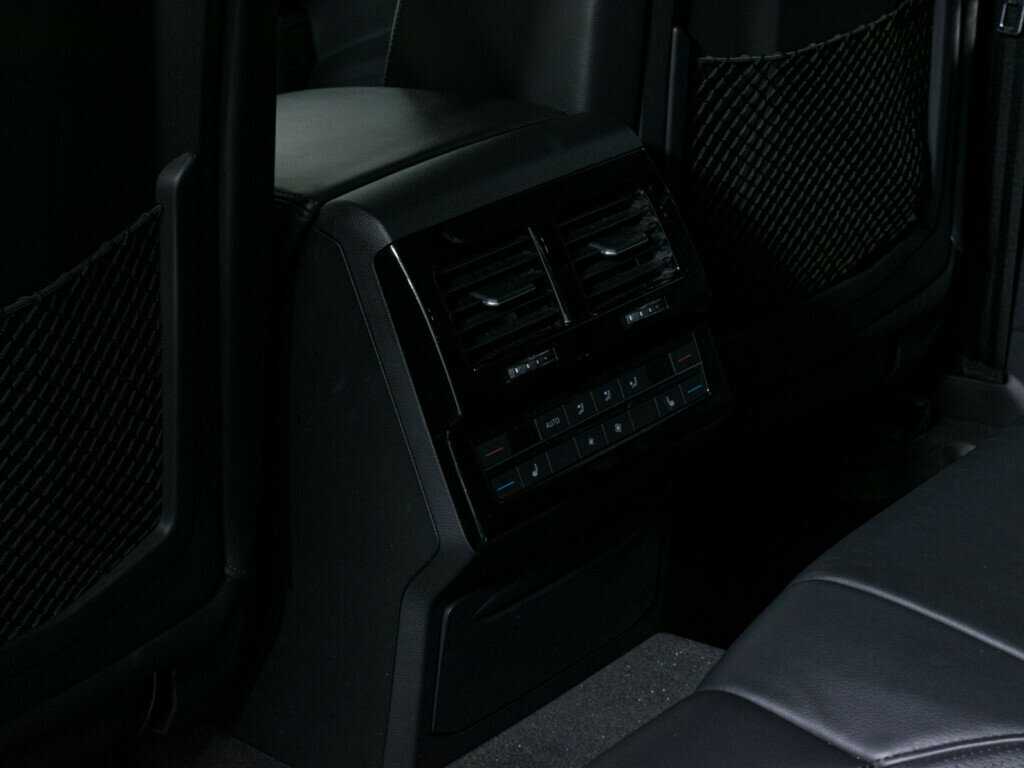 Volkswagen Touareg с пробегом — 2019 год. Фото: #19