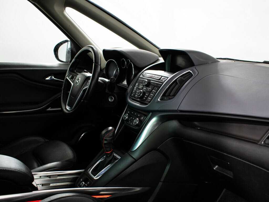 Opel Zafira с пробегом — 2012 год. Фото: #8