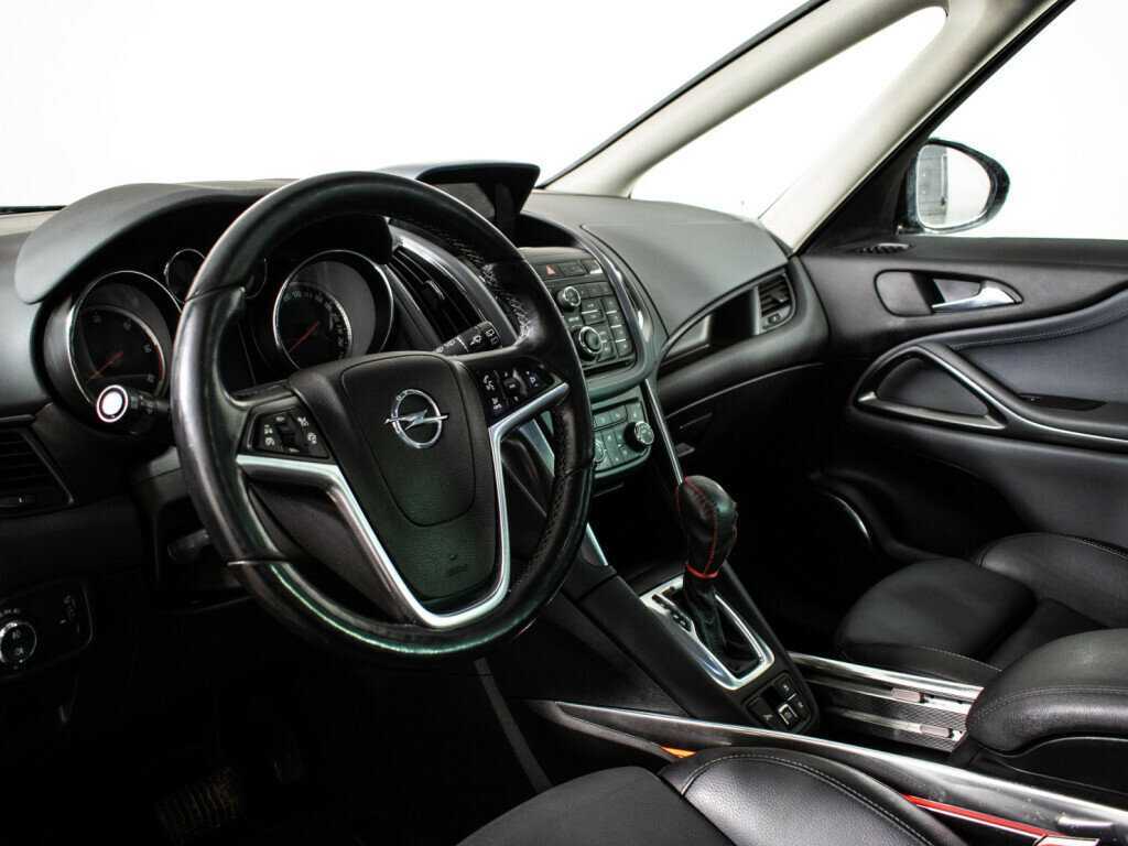 Opel Zafira с пробегом — 2012 год. Фото: #11