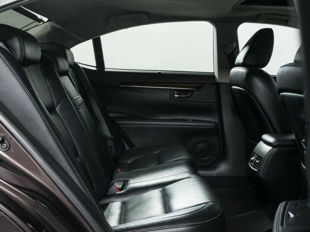 Lexus ES с пробегом — 2013 год. Фото: #8