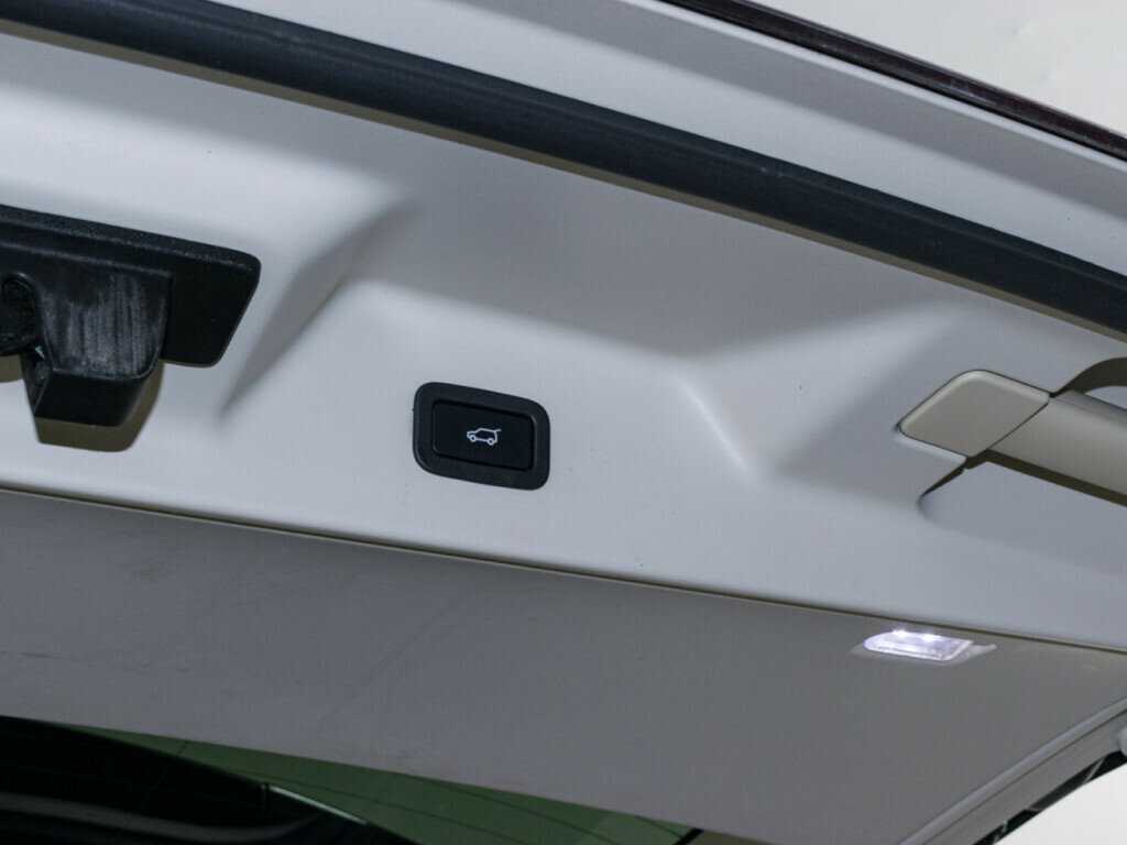 Land Rover Range Rover с пробегом — 2019 год. Фото: #7