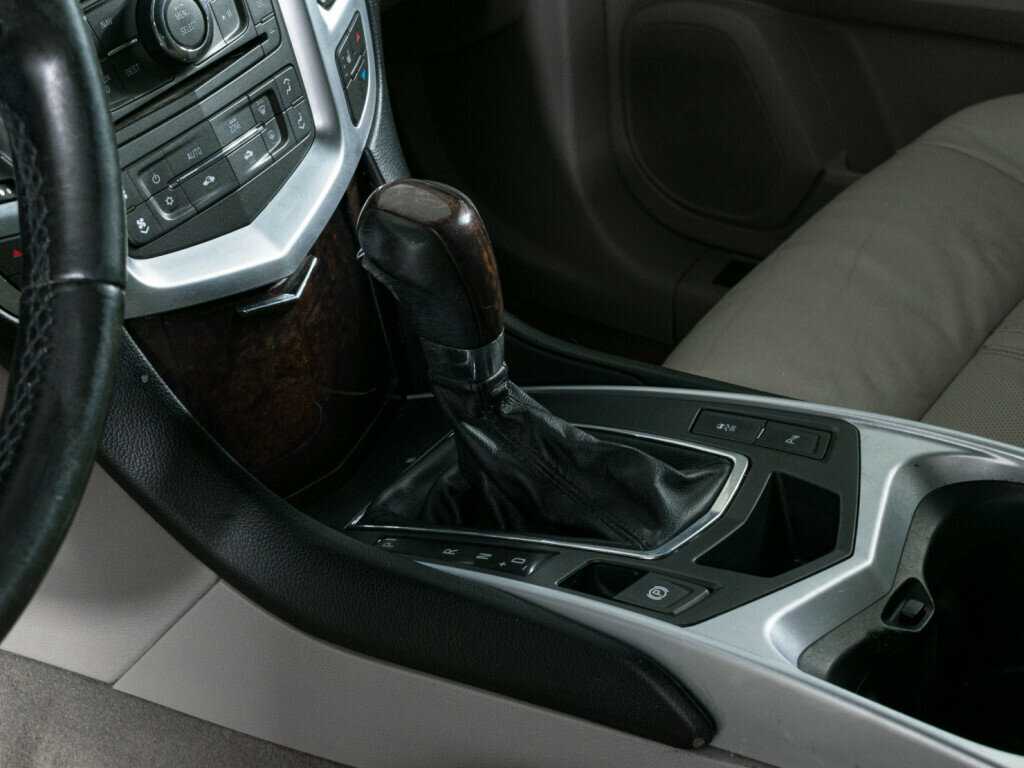 Cadillac SRX с пробегом — 2010 год. Фото: #12