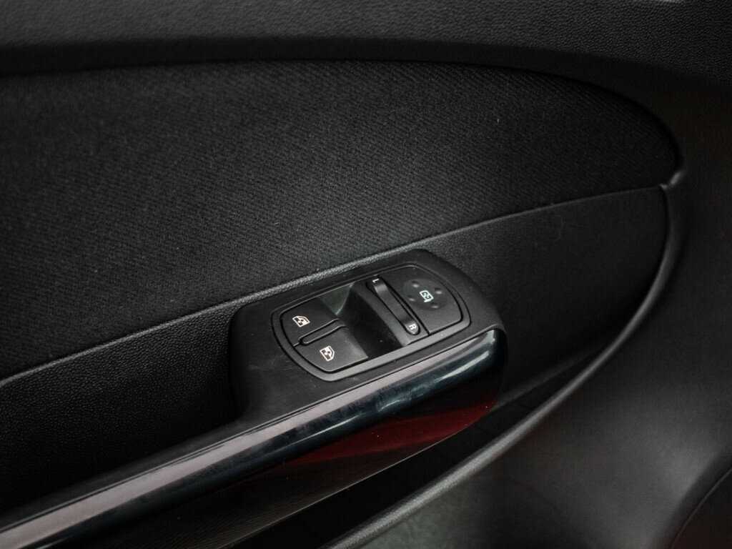 Opel Corsa с пробегом — 2010 год. Фото: #13