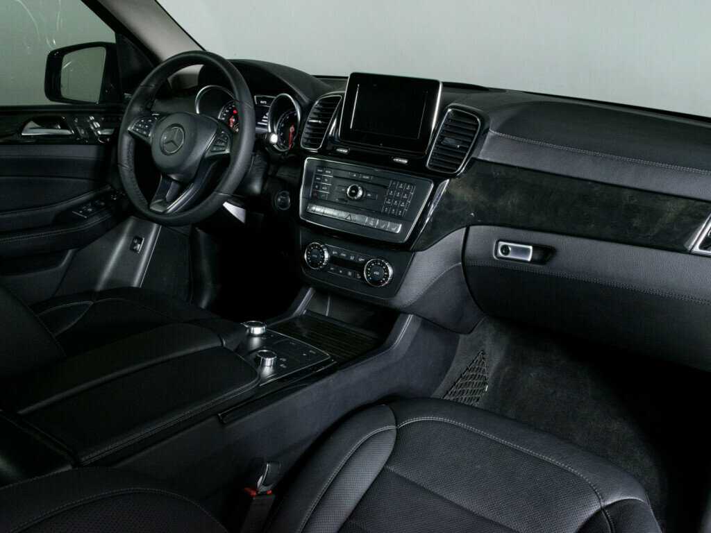 Mercedes-Benz GLE с пробегом — 2015 год. Фото: #10