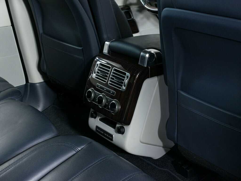 Land Rover Range Rover с пробегом — 2015 год. Фото: #15