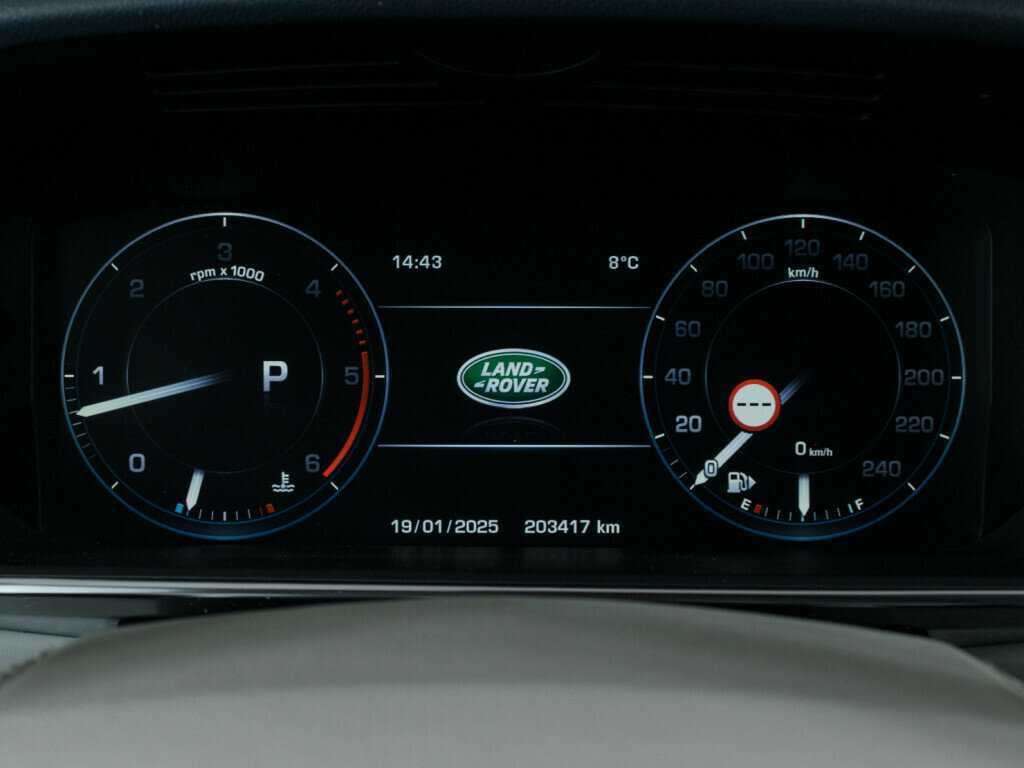 Land Rover Range Rover с пробегом — 2015 год. Фото: #16