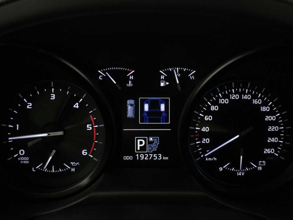 Toyota Land Cruiser с пробегом — 2014 год. Фото: #12