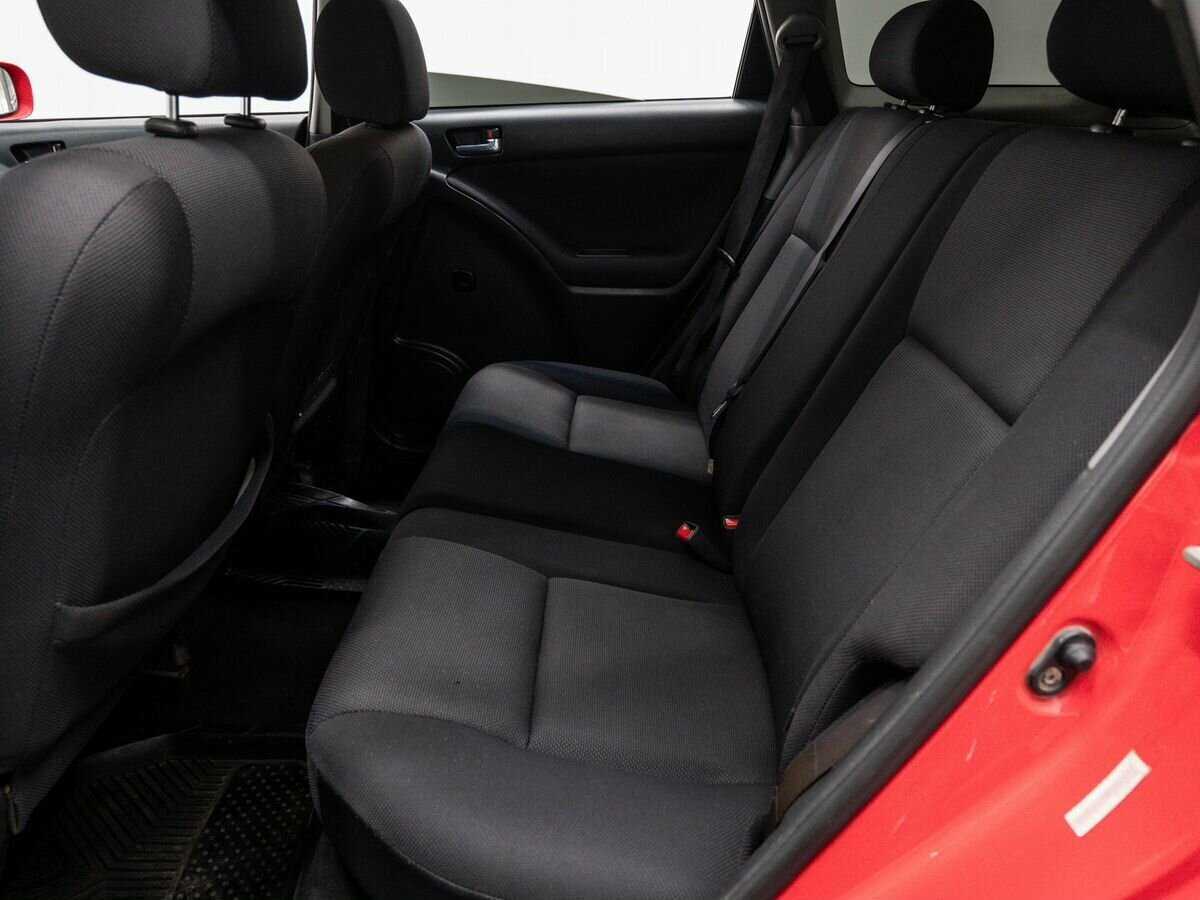 Toyota Matrix с пробегом — 2002 год. Фото: #12