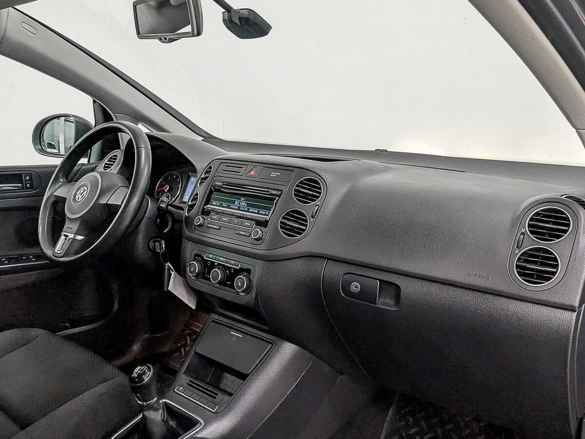 Volkswagen Golf Plus с пробегом — 2012 год. Фото: #12