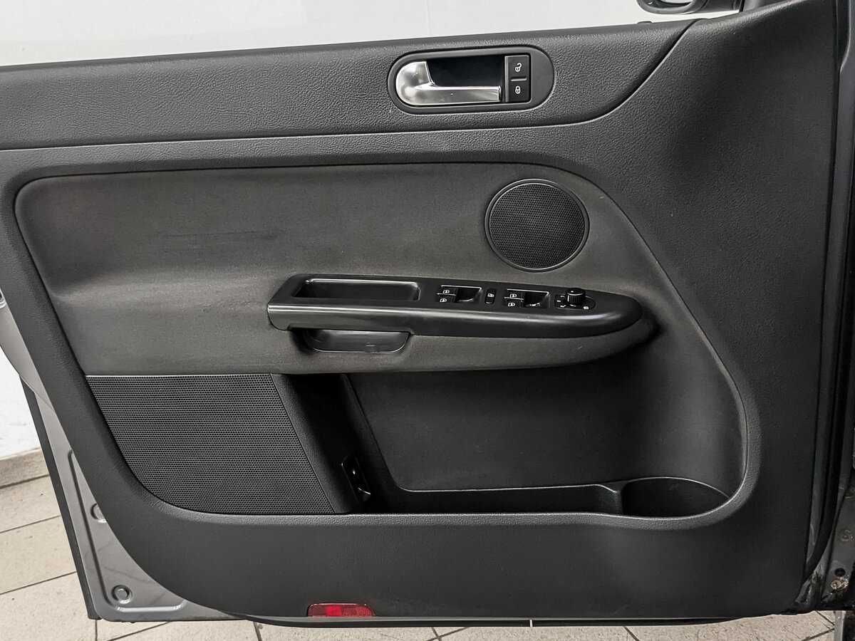 Volkswagen Golf Plus с пробегом — 2012 год. Фото: #18