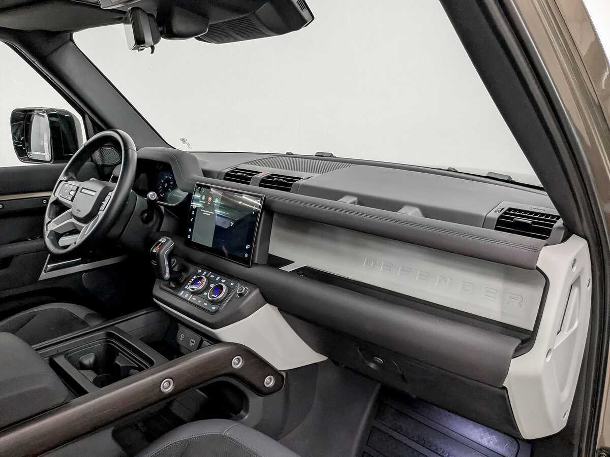 Land Rover Defender с пробегом — 2021 год. Фото: #10