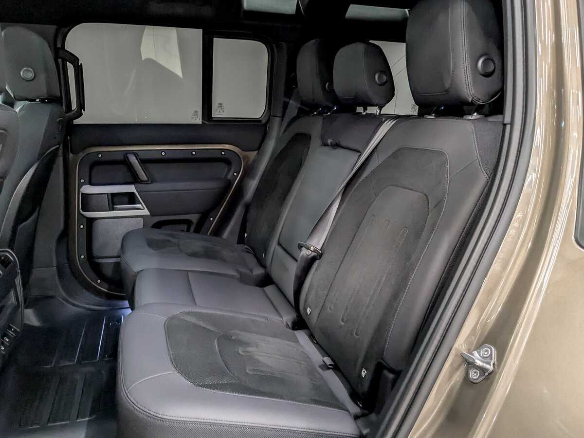 Land Rover Defender с пробегом — 2021 год. Фото: #11
