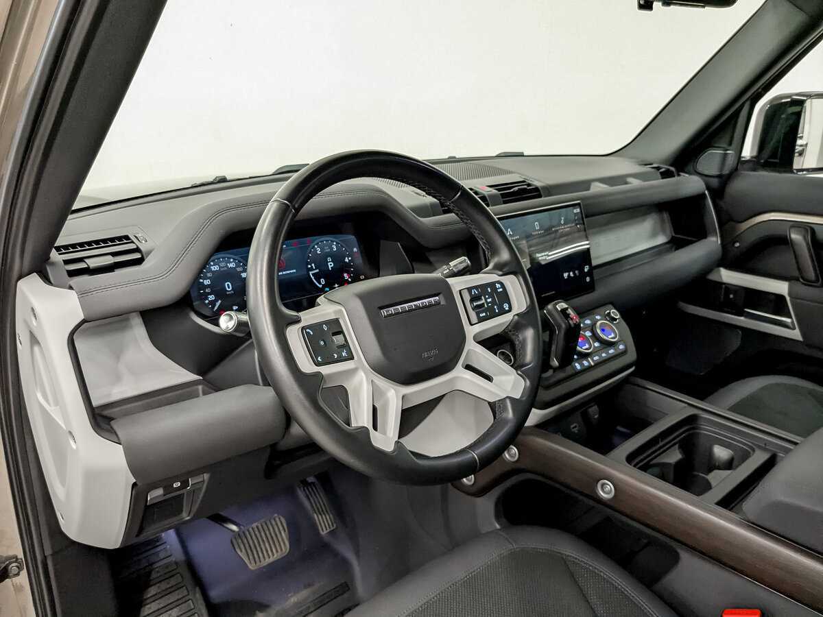 Land Rover Defender с пробегом — 2021 год. Фото: #15