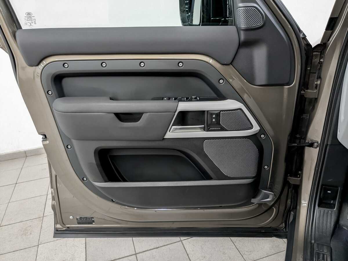 Land Rover Defender с пробегом — 2021 год. Фото: #16