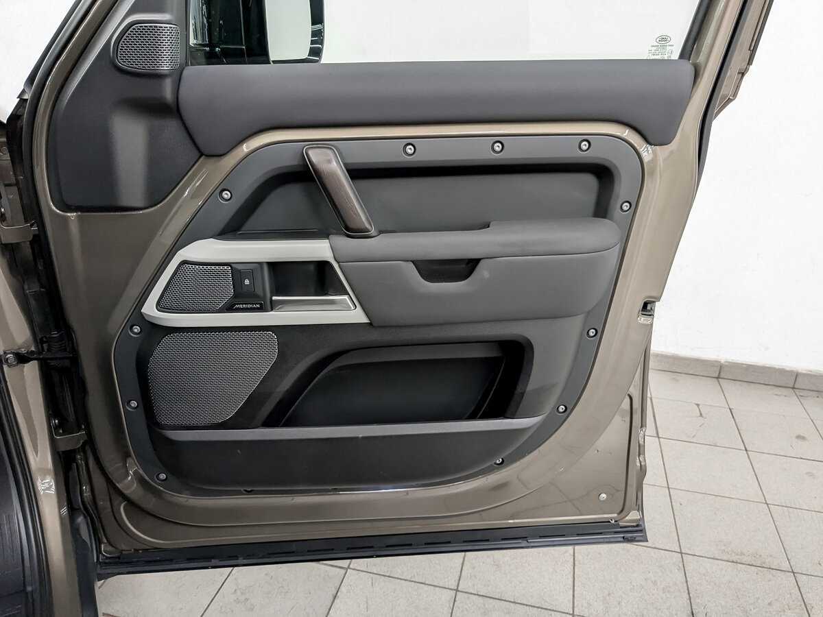 Land Rover Defender с пробегом — 2021 год. Фото: #20