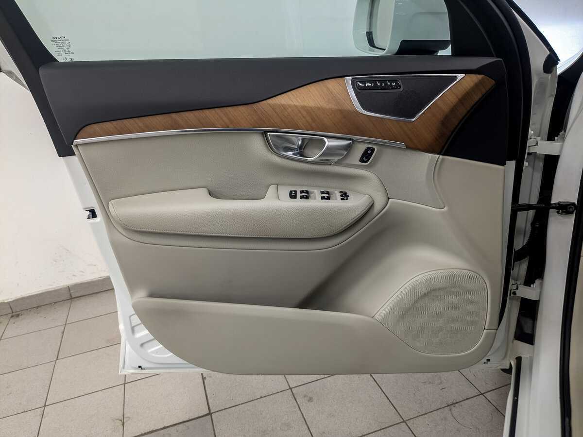 Volvo XC90 с пробегом — 2017 год. Фото: #16
