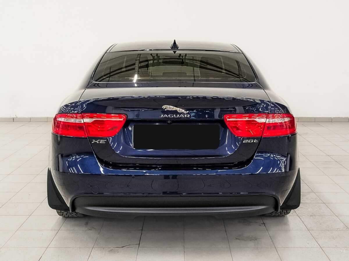 Jaguar XE с пробегом — 2017 год. Фото: #5