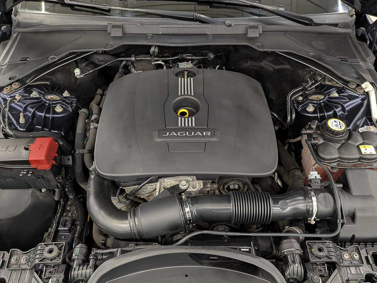 Jaguar XE с пробегом — 2017 год. Фото: #8