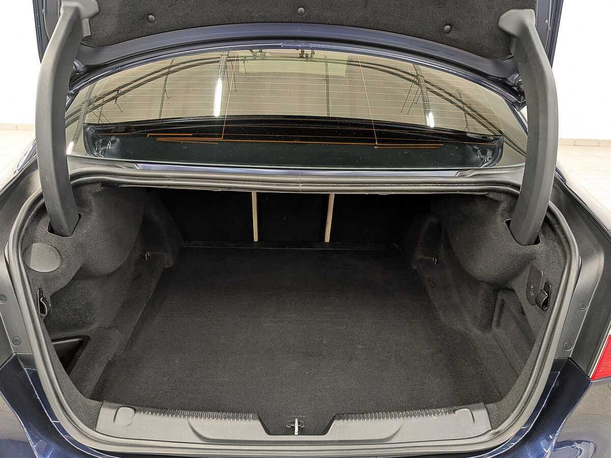 Jaguar XE с пробегом — 2017 год. Фото: #9