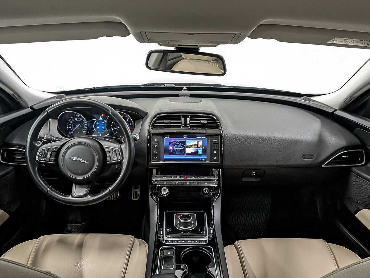 Jaguar XE с пробегом — 2017 год. Фото: #11