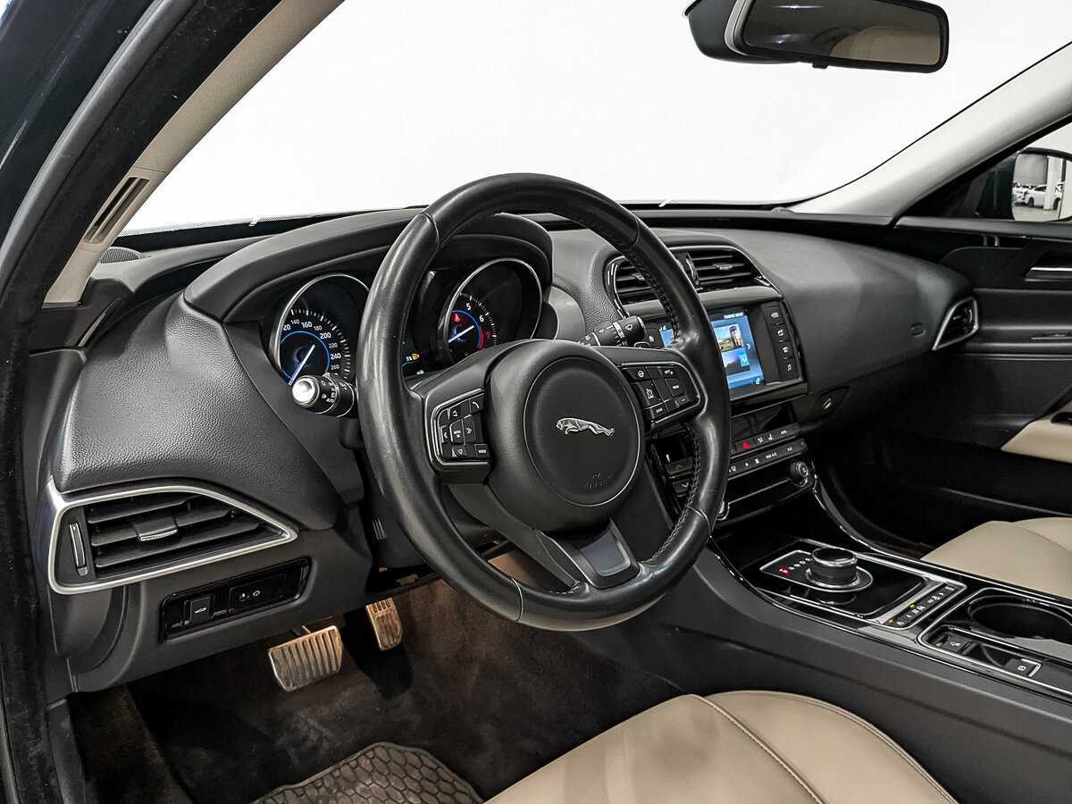 Jaguar XE с пробегом — 2017 год. Фото: #12