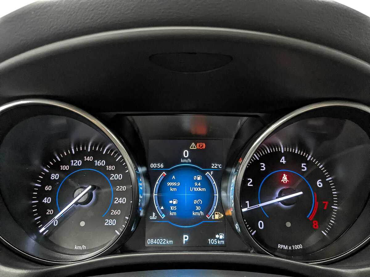 Jaguar XE с пробегом — 2017 год. Фото: #13