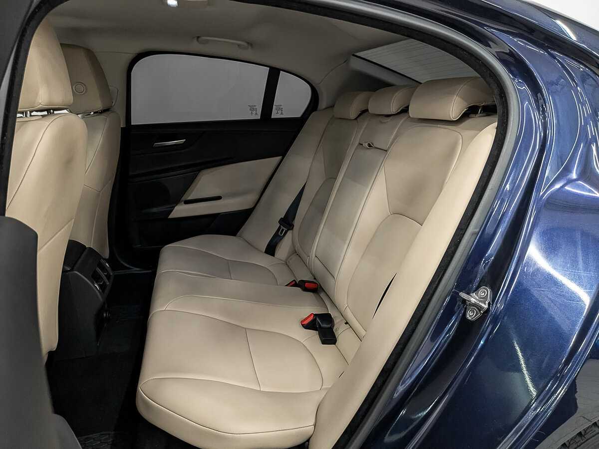 Jaguar XE с пробегом — 2017 год. Фото: #14