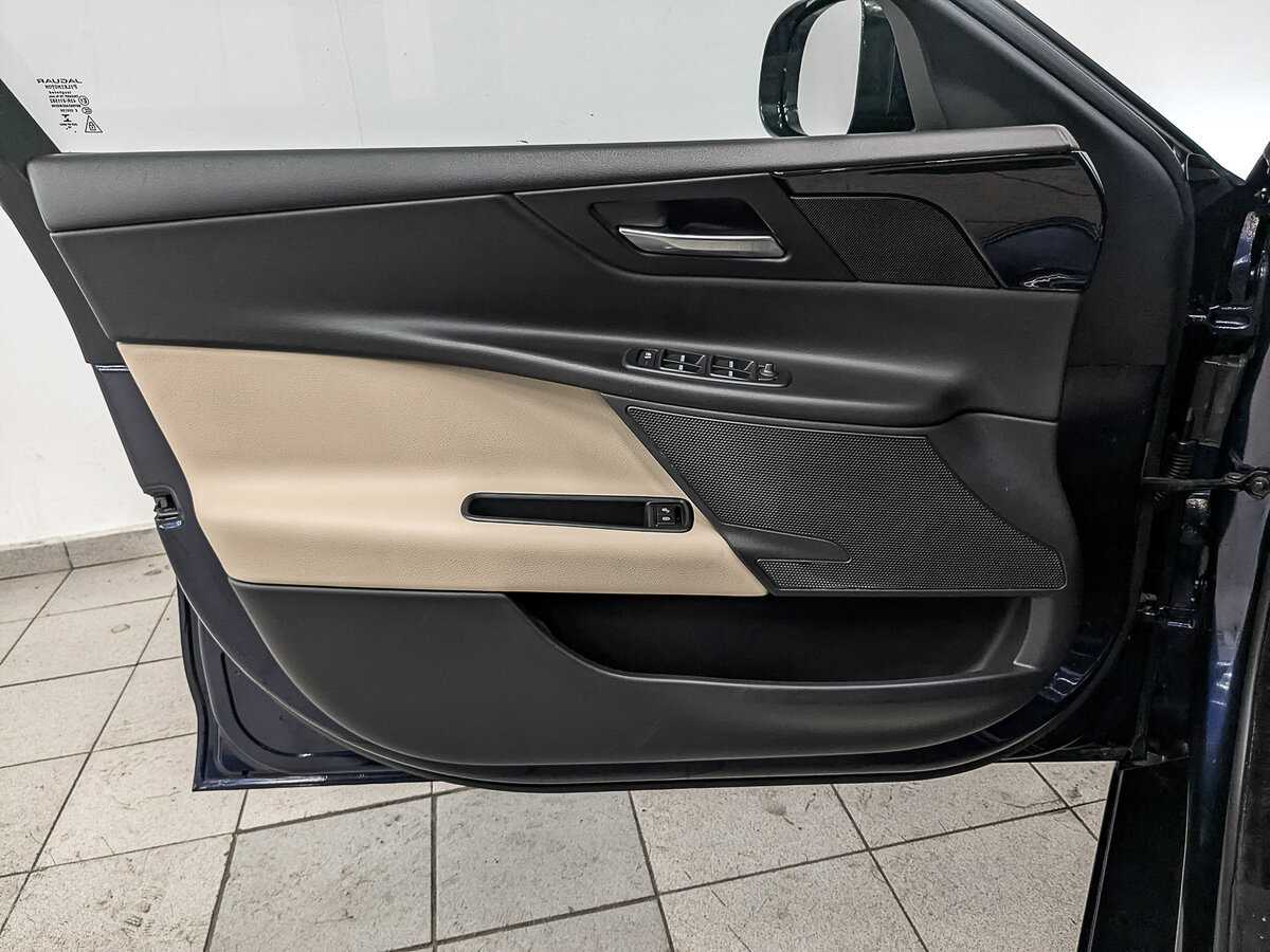 Jaguar XE с пробегом — 2017 год. Фото: #15