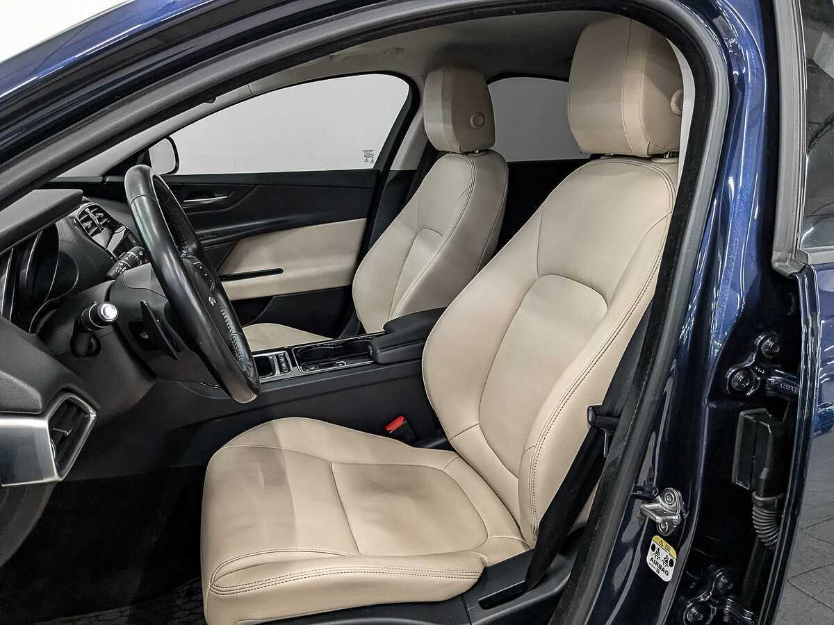 Jaguar XE с пробегом — 2017 год. Фото: #16