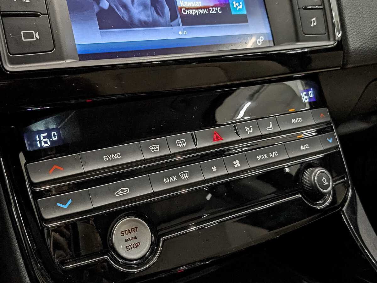 Jaguar XE с пробегом — 2017 год. Фото: #17