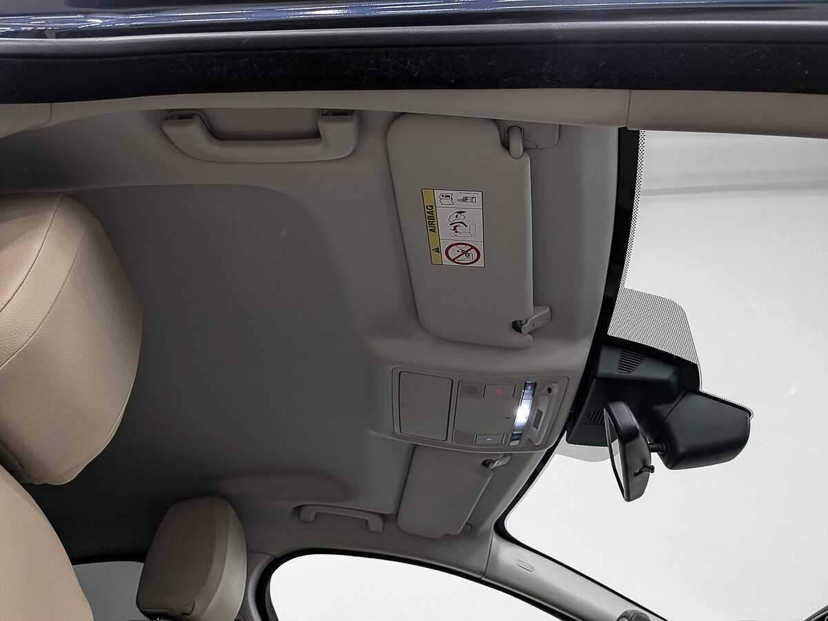 Jaguar XE с пробегом — 2017 год. Фото: #18