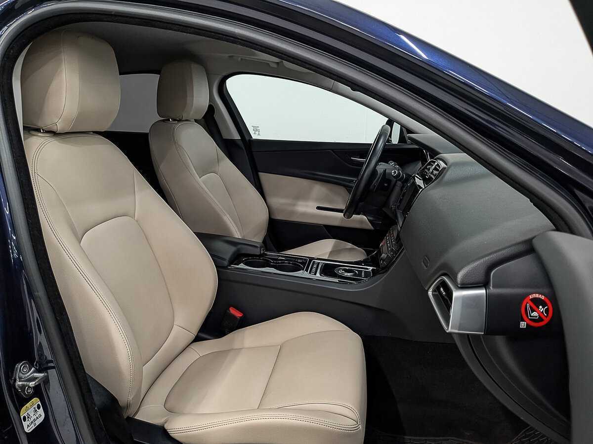 Jaguar XE с пробегом — 2017 год. Фото: #19