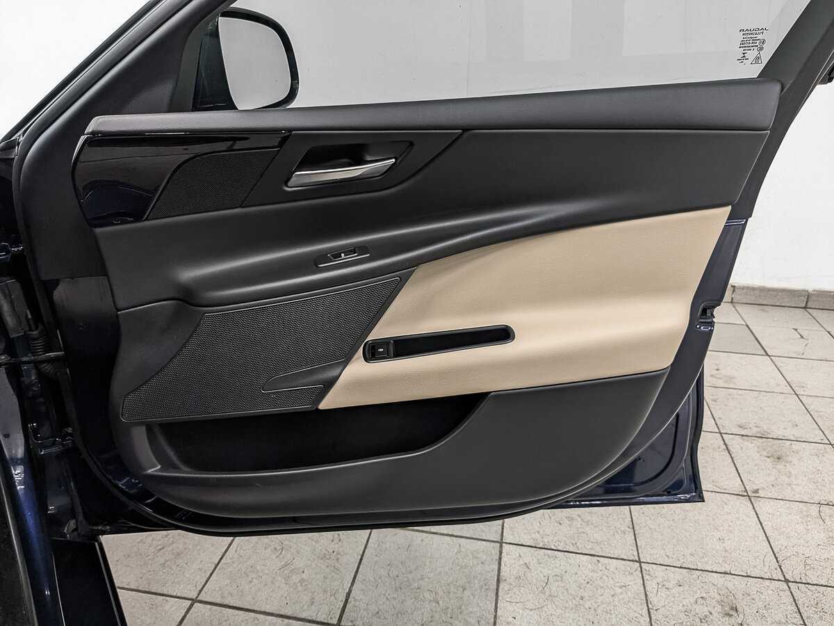 Jaguar XE с пробегом — 2017 год. Фото: #20