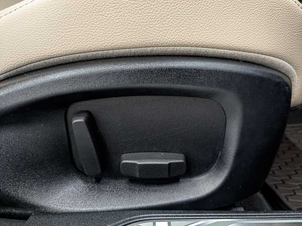 Jaguar XE с пробегом — 2017 год. Фото: #21