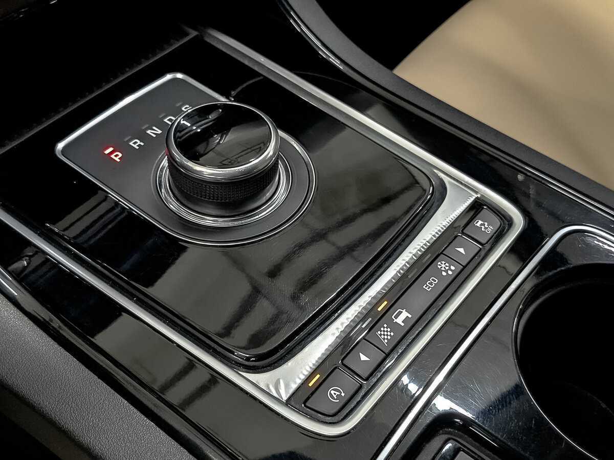 Jaguar XE с пробегом — 2017 год. Фото: #22