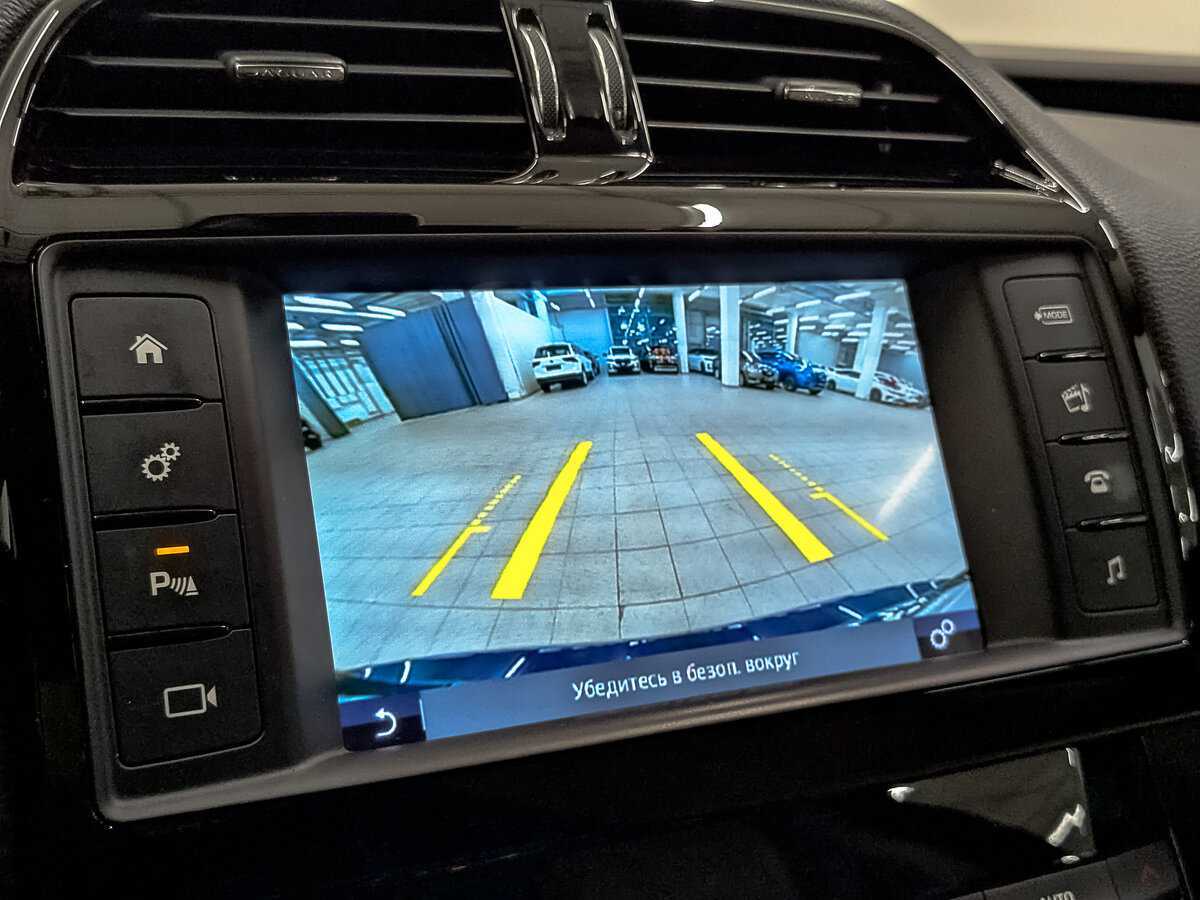 Jaguar XE с пробегом — 2017 год. Фото: #23