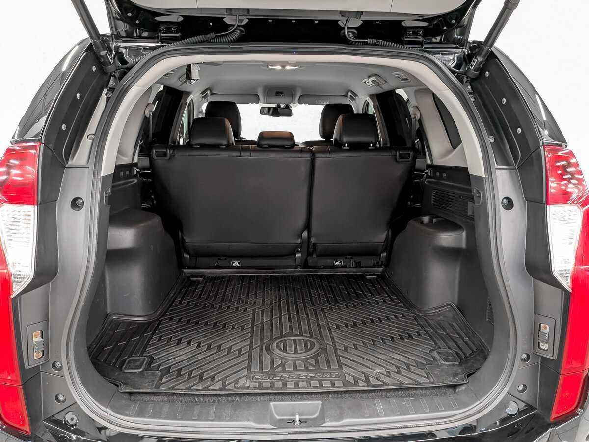 Mitsubishi Pajero Sport с пробегом — 2019 год. Фото: #9